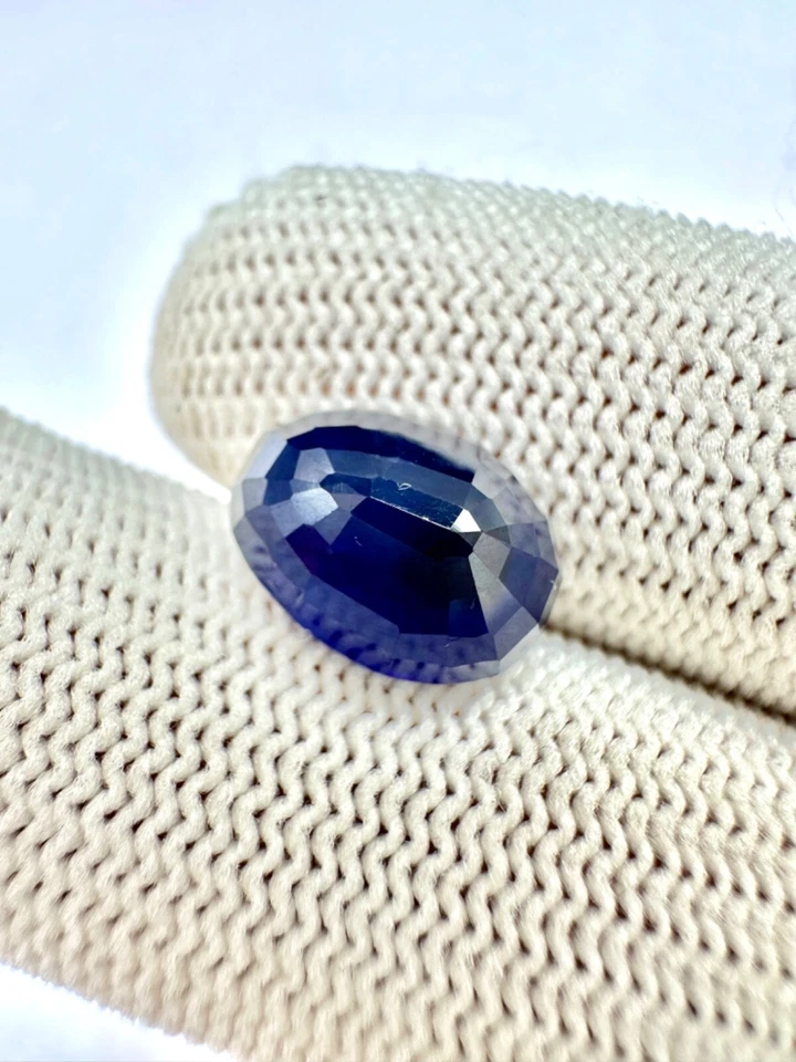 Sapphire gemstone, faceted oval sapphire, loose sapphire gem 6.30 Ct. 11x8x6 mm - Image 4 of 4