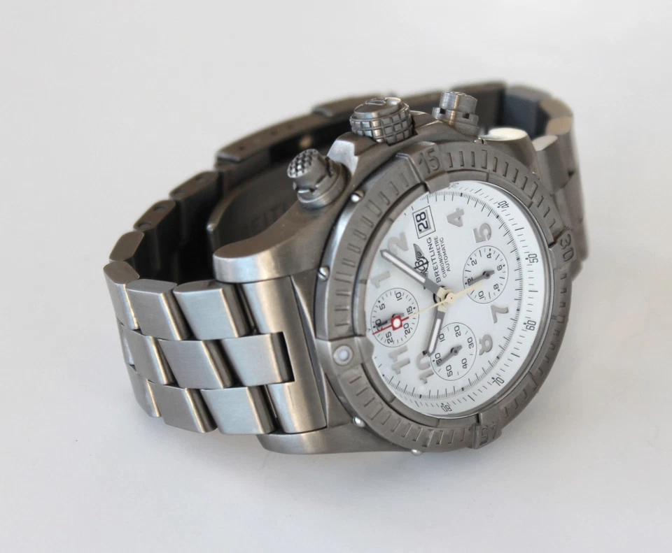 BREITLING часы E13360 хронограф AVENGER 44 мм, автоматический, белый циферблат, титан, WOW - Изображение 4 из 4