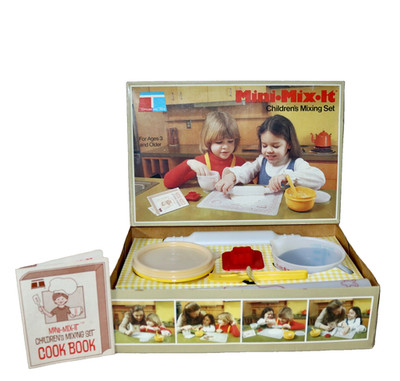 Tupperware Tupper Toys ~ Mini Mix It Children s Baking Set 1979 Complete Unused