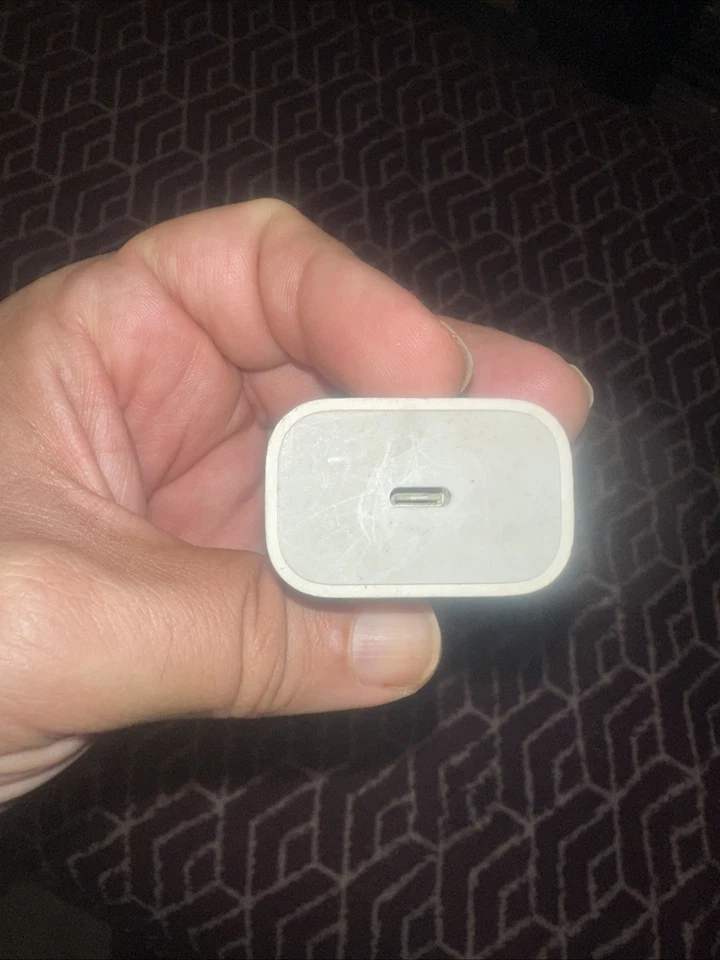 Cargador de pared adaptador de corriente USB-C 20W Apple A2305 - blanco Foto 2 de 4