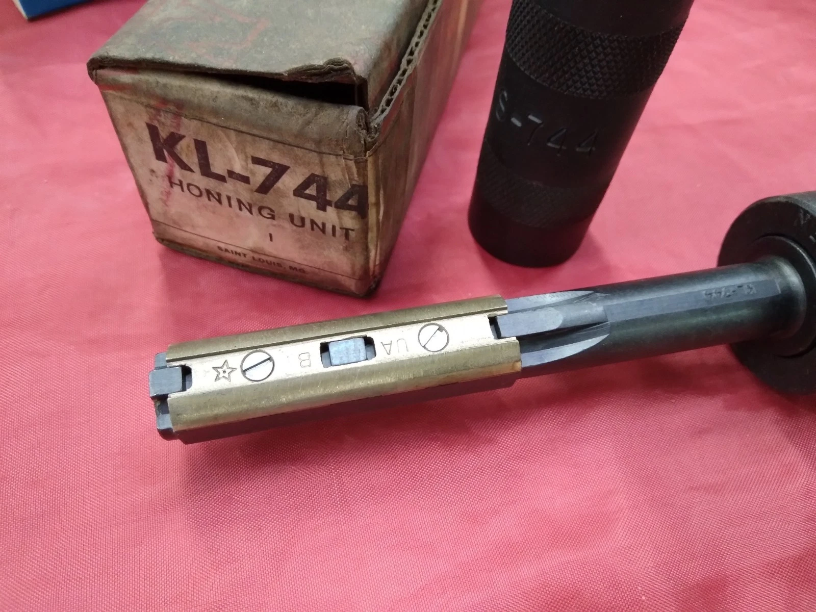 SUNNEN KL-744 HONING MACHINE MANDREL AND TRUING SLEEVE ROD HONE