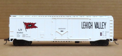 ATHEARN ROUNDHOUSE 79099 LEHIGH VALLEY 50' PD SMOOTH SIDE BOXCAR #7050 HO SCALE