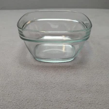 Rubbermaid - 4 Cups - Glass Food Storage Container Square Bowl 7N63    No Lid