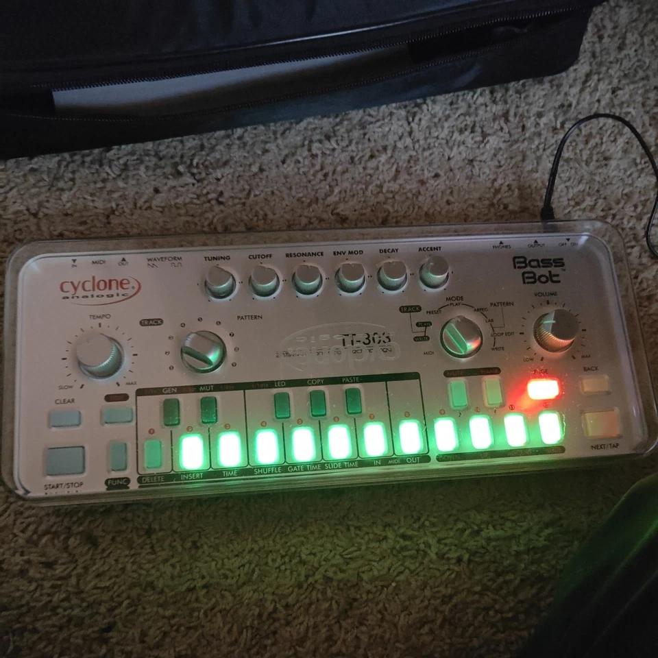 Cyclone Analogic TT303 TT-303 Bass Bot Bassbot V2 TB-303 DEMO - PERFECT CIRCUIT - Image 3 of 3