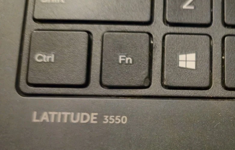 Dell Latitude 3550 15.6" Laptop - Intel Core i7 5th Gen - FOR PARTS  - No Power - Image 3 of 4