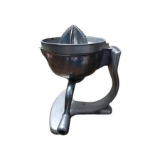 VINTAGE L.E. MASON CO. JUICE EXTRACTOR