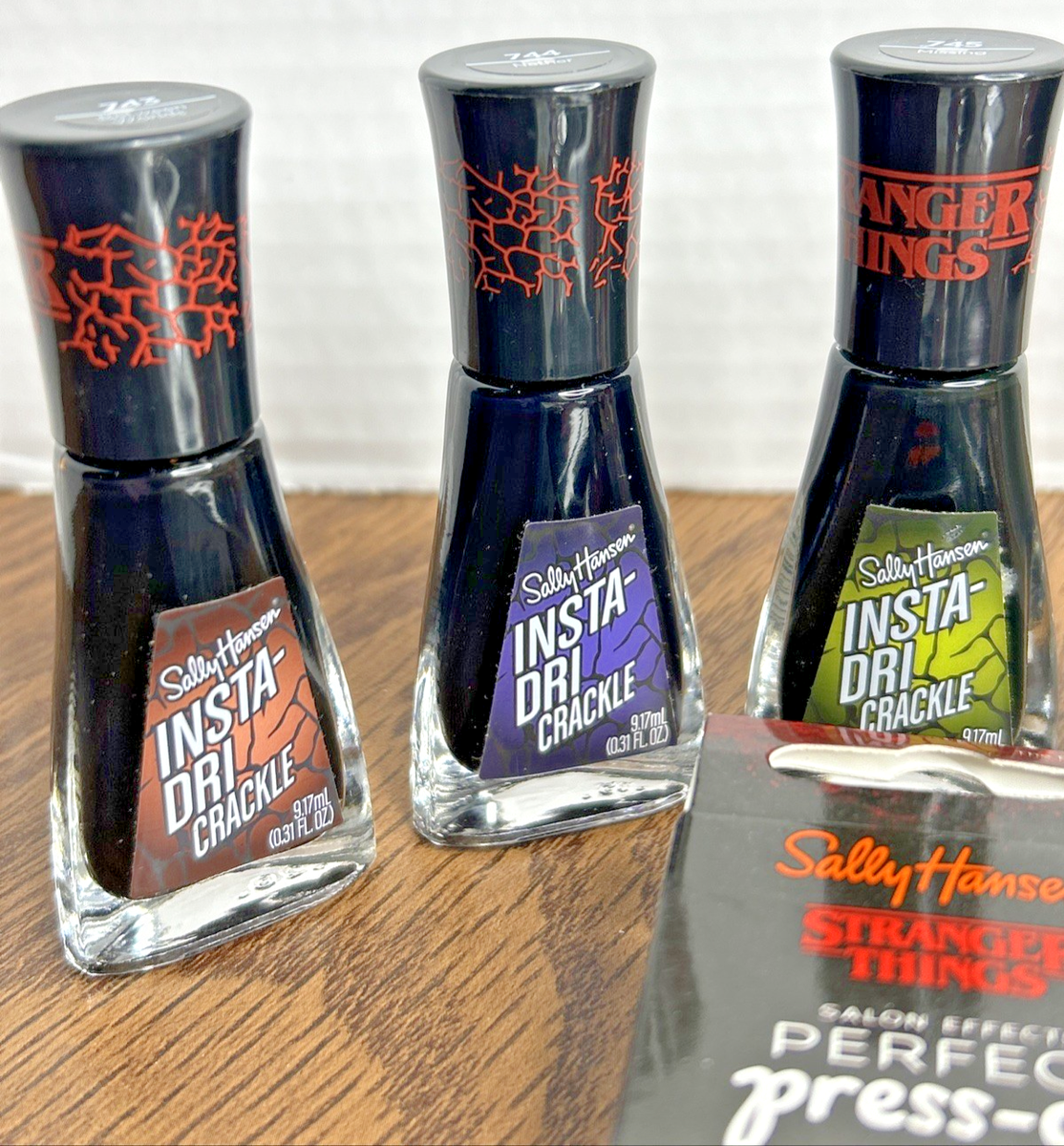 Stranger Things By Sally Hansen 8 Nail Polishes And 2 Nails Set