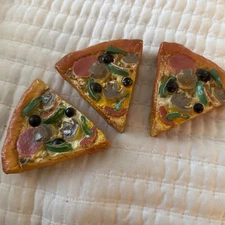 Vintage PIZZA HUT PLAY FOOD 3 Slice Supreme Pizza MTC 1988