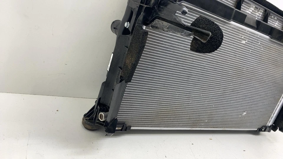 ⭕2023 2024 Toyota Prius Front Main Radiator Condenser Cooling Fan Motor & Shroud Foto 3 de 4