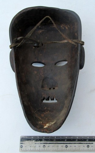BEAUTIFULLY CARVED Tharu Bodhi Tree Wood Shaman Exorcism Mask - Picture 2 of 2