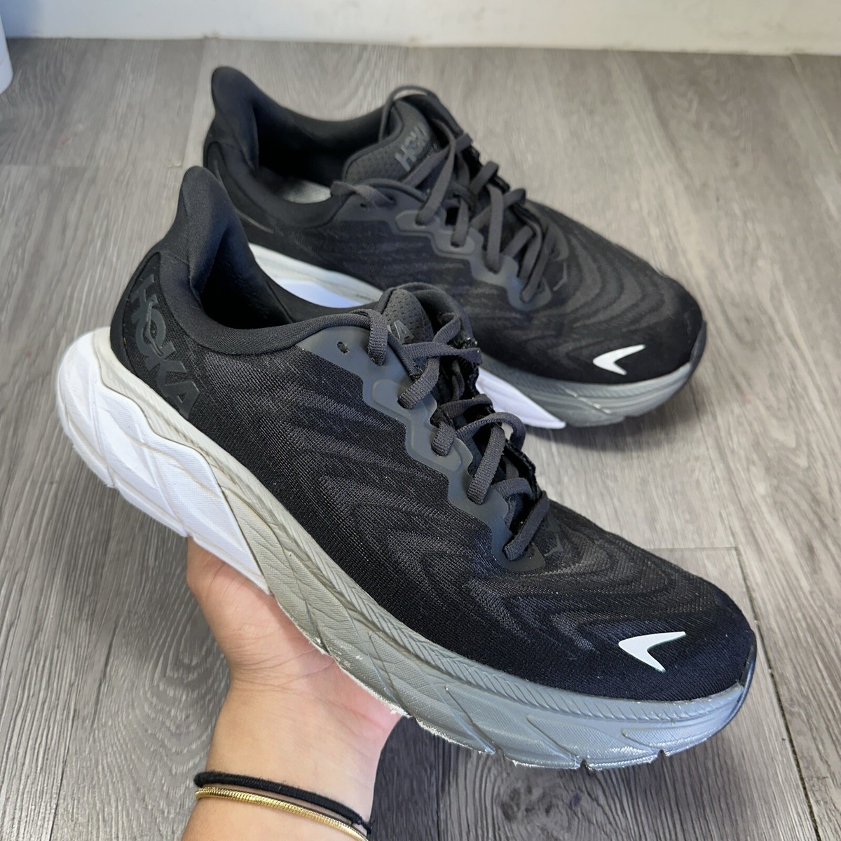 Hoka One One Mens Arahi 6 1123194 BWHT Black Running Shoes 