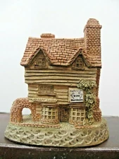 David Winter "Wine Merchant" Used - Minor damage on roof, in original box. 