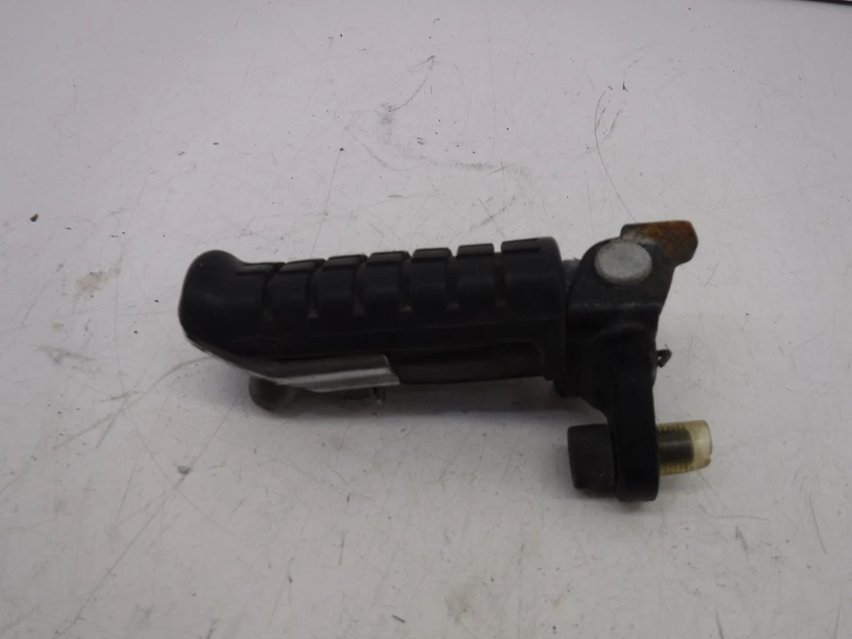 Honda V45 Sabre 1983 reposapiés delantero derecho clavija paso Foto 3 de 4