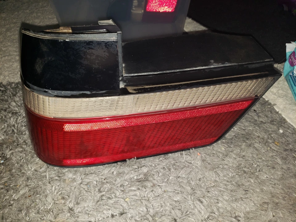 88 89 90 JUEGO DE LUCES TRASERAS FORD ESCORT IZQUIERDA DERECHA 3 puertas HTBK LIMPIO OEM AA32 Foto 2 de 4