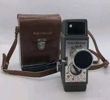 VINTAGE BELL  HOWELL TWO TWENTY 8MM MOVIE CAMERA W/ LEATHER CASE UNTESTED