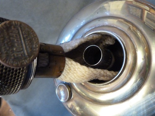 LOVELY BRASS OIL LAMP ALADDIN NO 12 MADE 1925-1935 WITH GLASS CHIMMNEY ART DECO - Picture 14 of 14