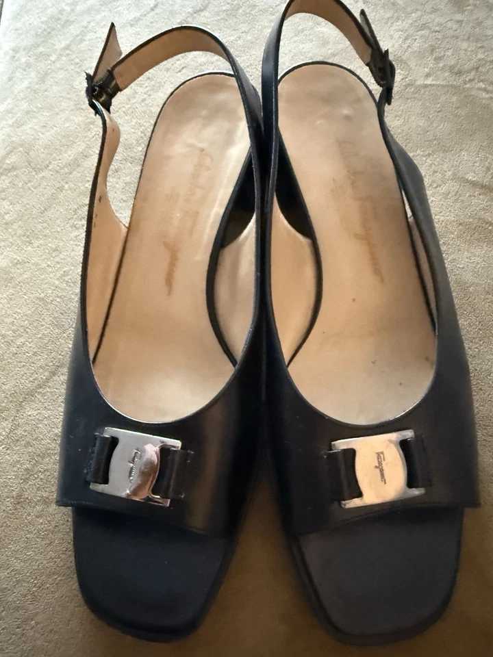 Salvatore Ferragamo Renata Cuero Slingback Bomba Punta Abierta Tacón Bajo Bloque 8.5B Foto 2 de 4