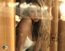 Top 5 Hunger Games Autographs Found on Trading Cards 26
