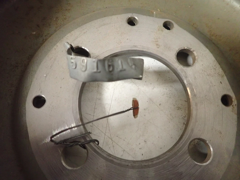 NOS 1951 – 1967 年雪佛兰卡车螺旋桨轴停车制动鼓通用 # 591614 — 第 3/4 张图片