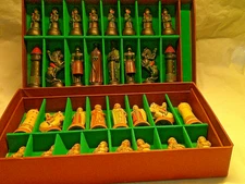 ✔️ VINTAGE 1958 ANRI TORIART CHARLEMAGNE HAND PAINTED CHESS SET LIGHTLY USED -26