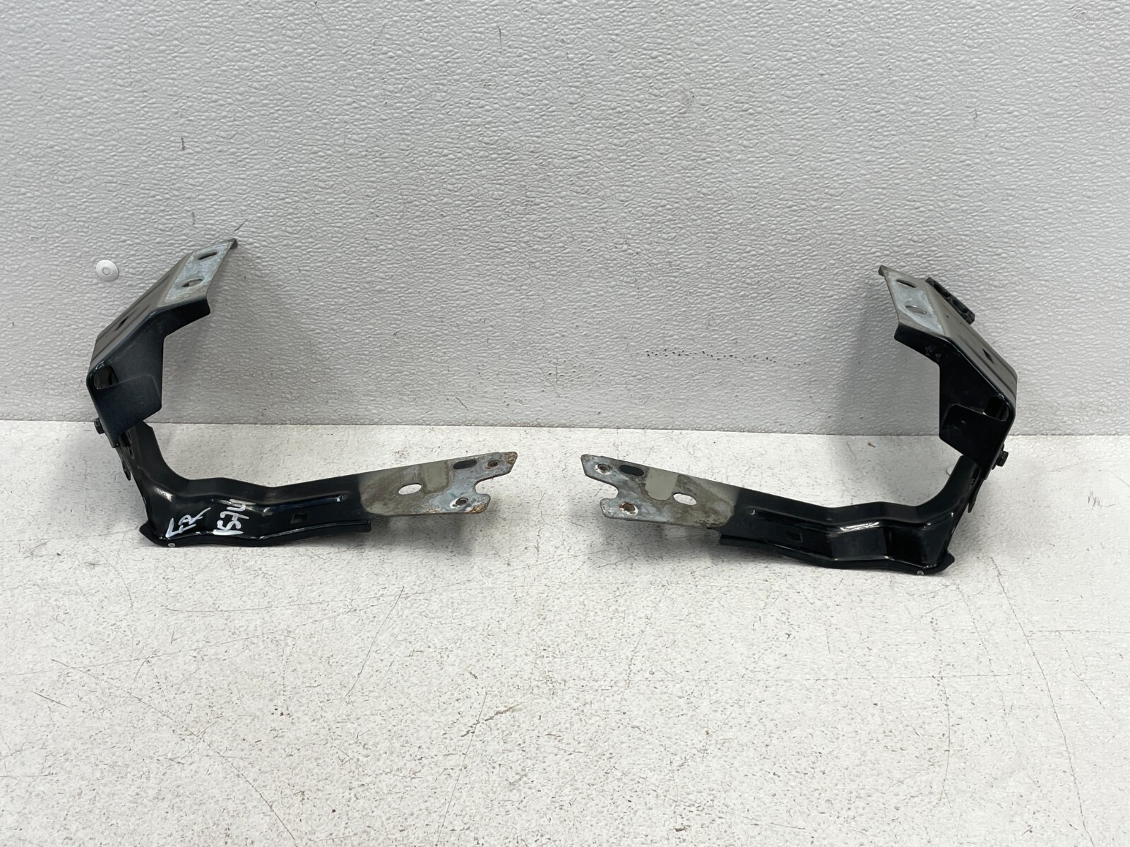 14-17 Maserati Quattroporte GTS Front Left Right Fender Bracket Set 1574 OEM