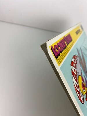 Bugs Bunny Playing Volleyball Tray Puzzle (1990) Golden Looney