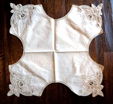 Vintage Cotton Bread Basket Liner With Battenberg Lace And Hand Embroidery