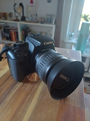 Canon EOS 400 D Digital mit EF-S 18-55 mm 1:3,5-5,6 IS Objektiv