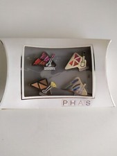 Lot de 4 Pin's série Phas cosmétique/maquillage neuf