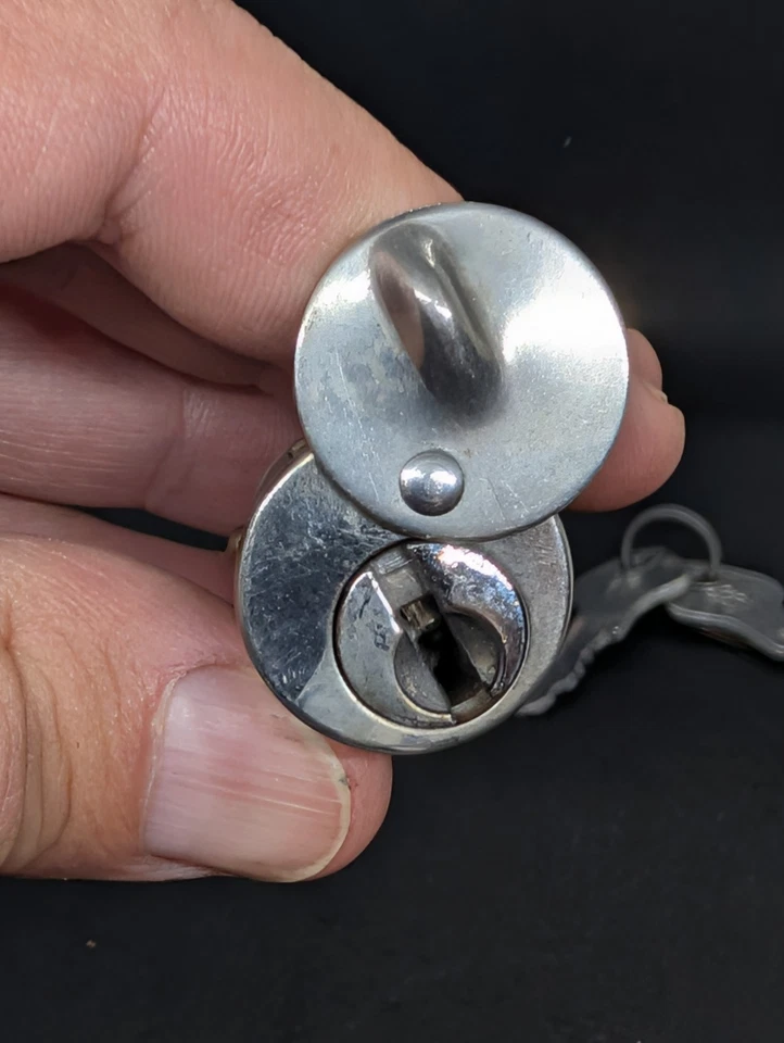 NOS INÍCIO DE 1950 CHRYSLER ROYAL NEW YORKER SARATOGA DECK TAMPA PORTA-MALAS TRAVA E CHAVES - Imagem 3 de 4