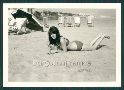 Foto Mädchen Badeanzug Bikini posiert Erotik SEMI NUDE GIRL in SWIMSUIT Photo