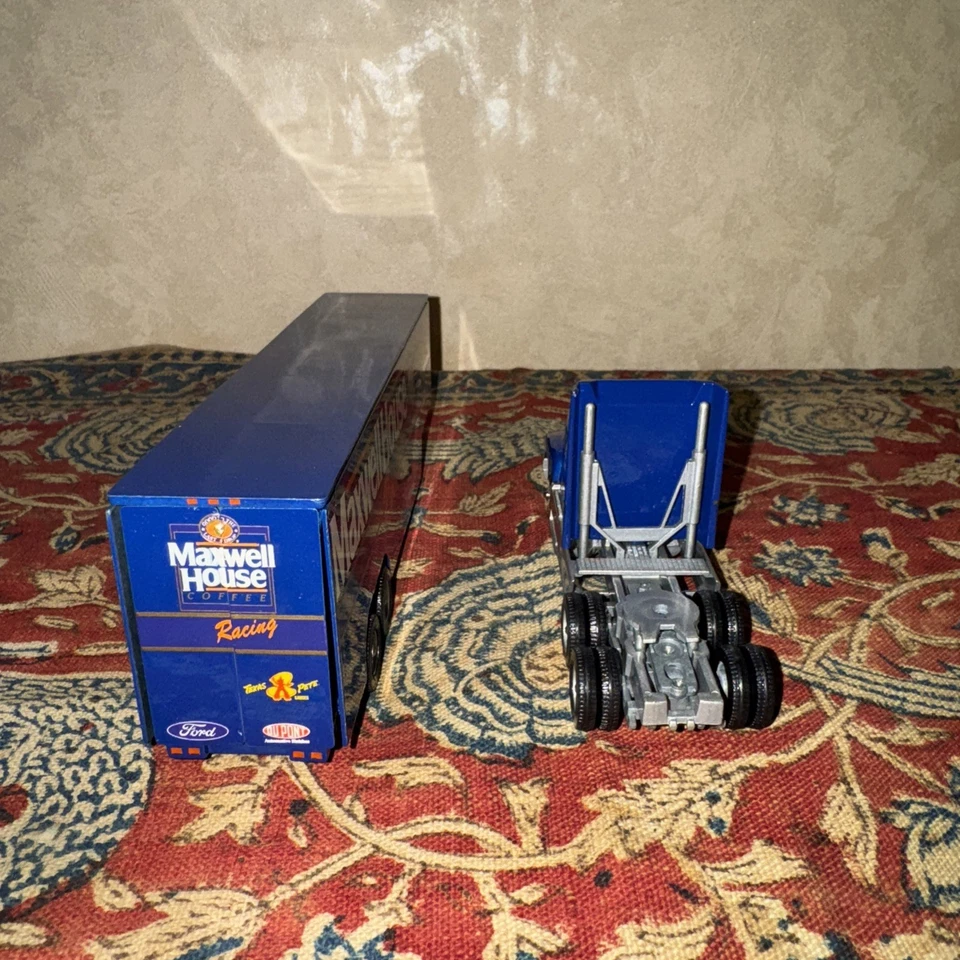 WINROSS 1/64 JUNIOR JOHNSON MAXWELL HOUSE RACE TEAM TRACTOR AND TRAILER * - Image 3 of 4