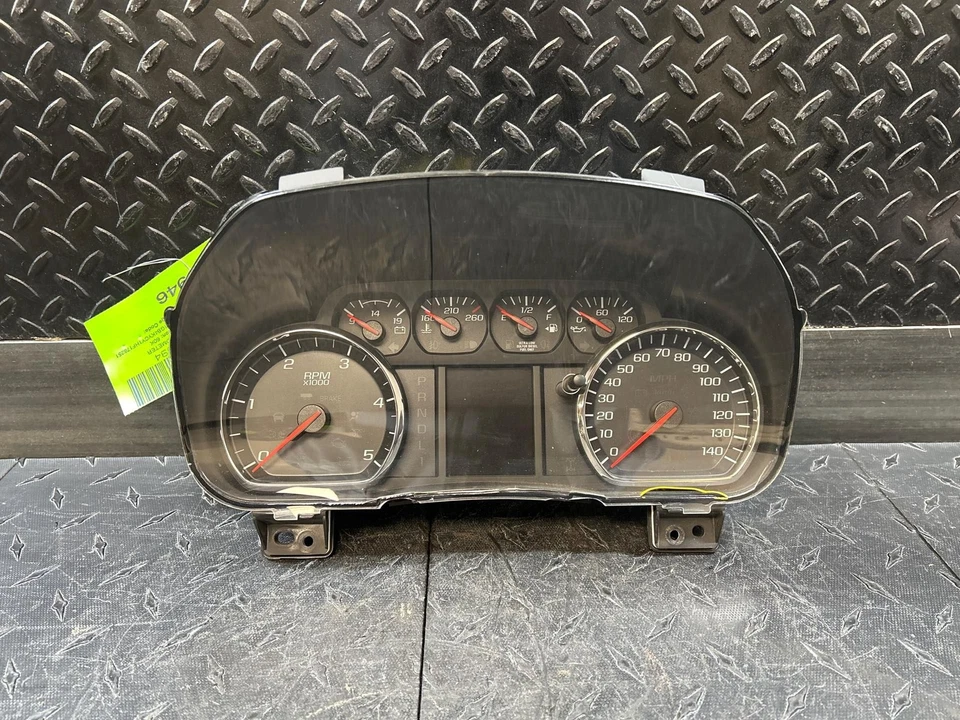 Velocímetro Silverado3500 2017 84068687 **Plástico transparente inferior roto** Foto 2 de 4