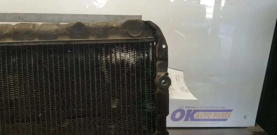 84 TOYOTA LAND CRUISER FJ60 4.2L RADIATOR ASSEMBLY - Image 2 of 4