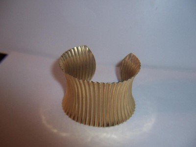 PARK LANE GOLD TONE WIDE RIBBED BANGLE CUFF BRACELET 2 X 6 1/4 + 1'' GAP