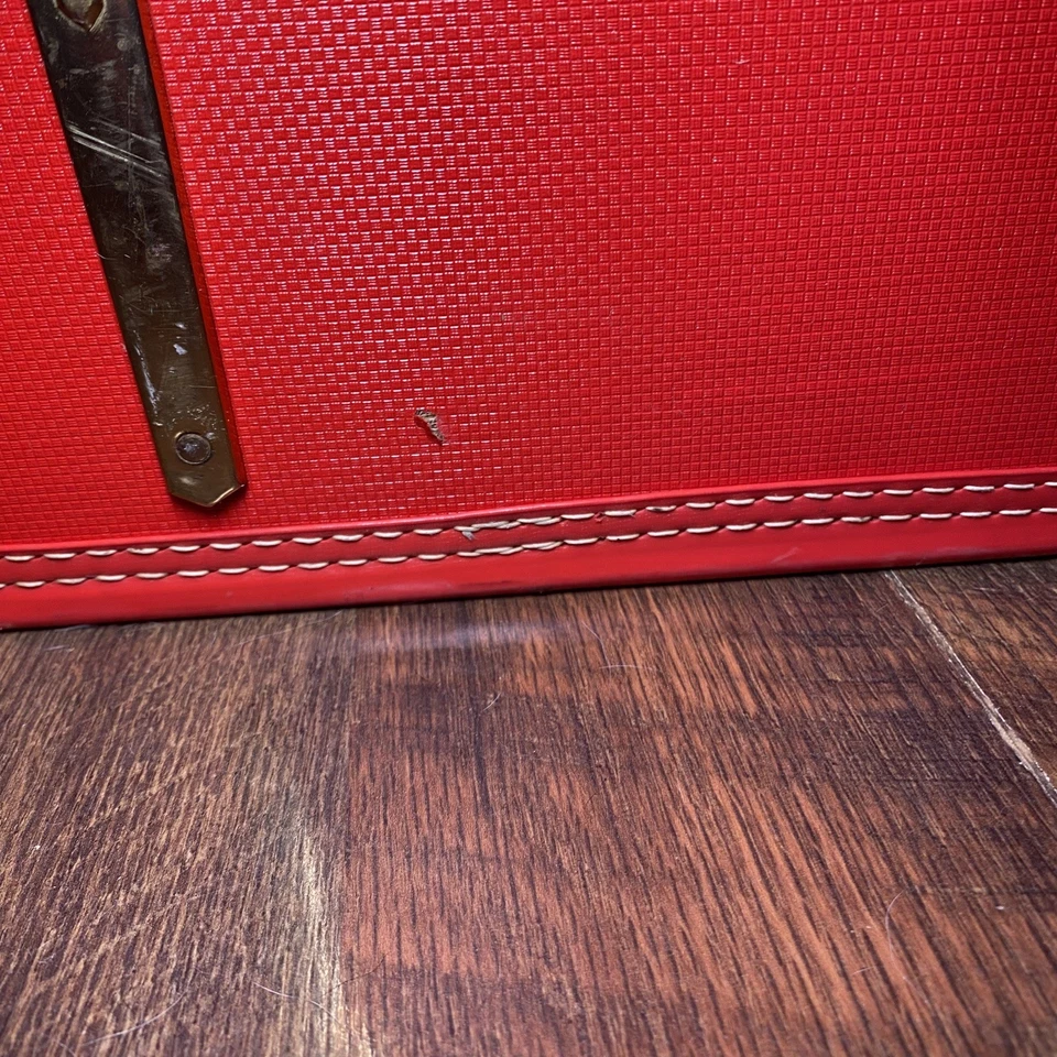 Vintage 1950s Lady Baltimore Red 3 Pc  Nesting Hard Luggage Suitcase Set 3 Keys - Image 4 of 4