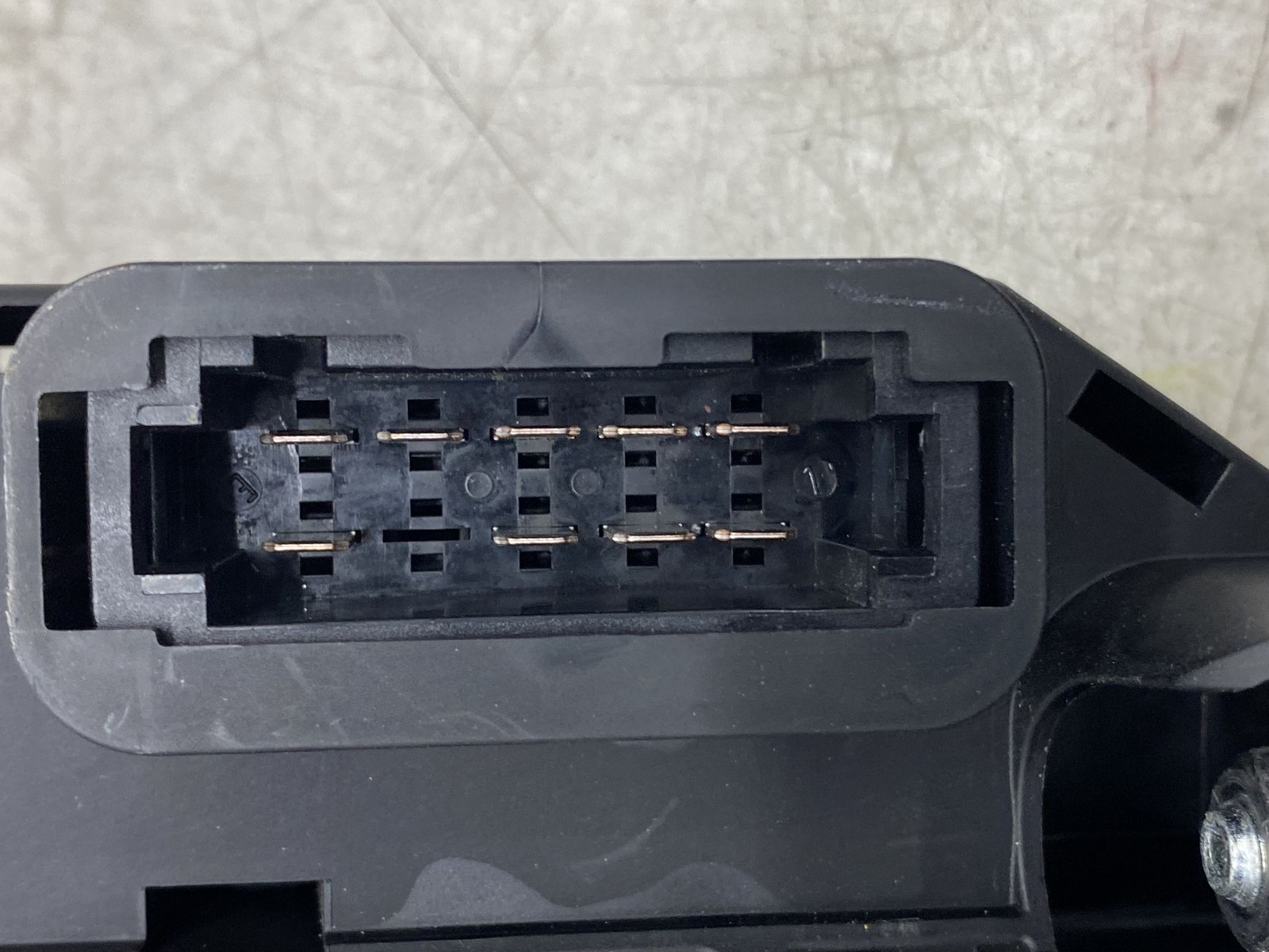 2013-2018 BENTLEY FLYING SPUR OEM STARTER BATTERY FUSE BOX 3Y0915463C