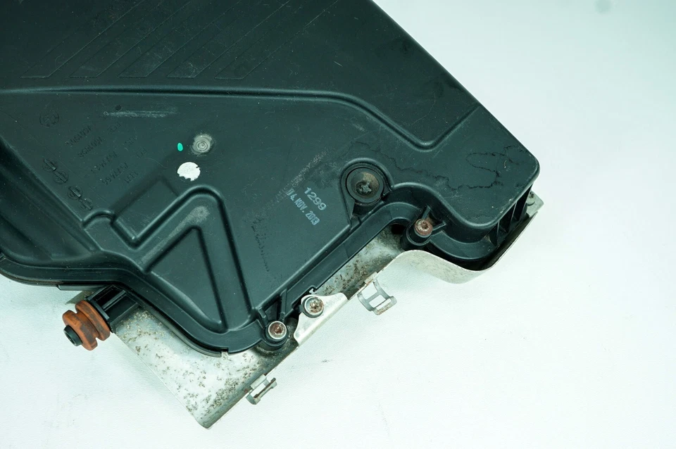 09-15 BMW 750i xDrive OEM 4.4L Engine Right Air Cleaner Housing Filter Box 5112 - Image 4 of 4