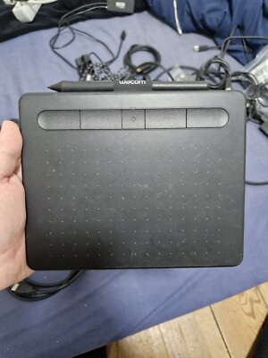 Wacom Intuos Digitales Grafiktablett - Schwarz (CTL4100WLK)