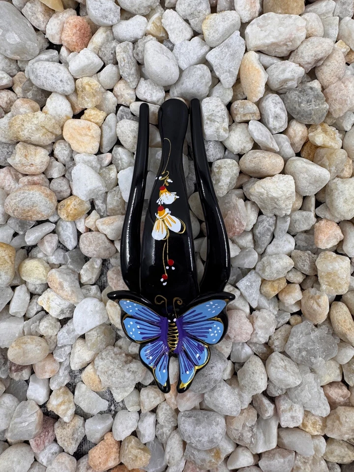 Pinza de pelo pintada a mano - mariposa azul grande Foto 2 de 4