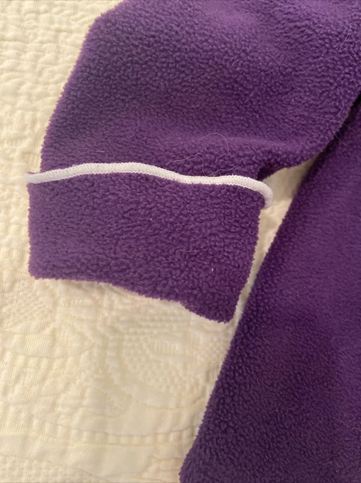 Abrigo polar morado con rosetas rosas talla 12M usado en excelente estado para bebés niñas Foto 4 de 4