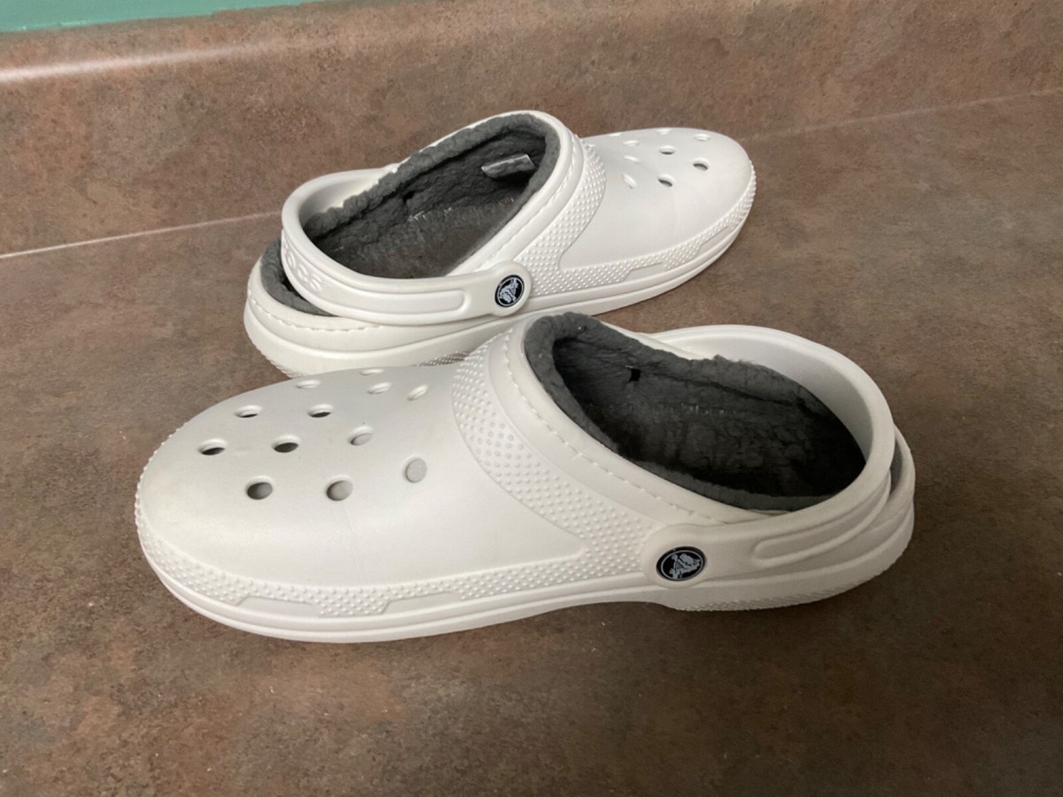 Unisex Crocs Classic White Clogs Shoes with Faux Fur Size W9 