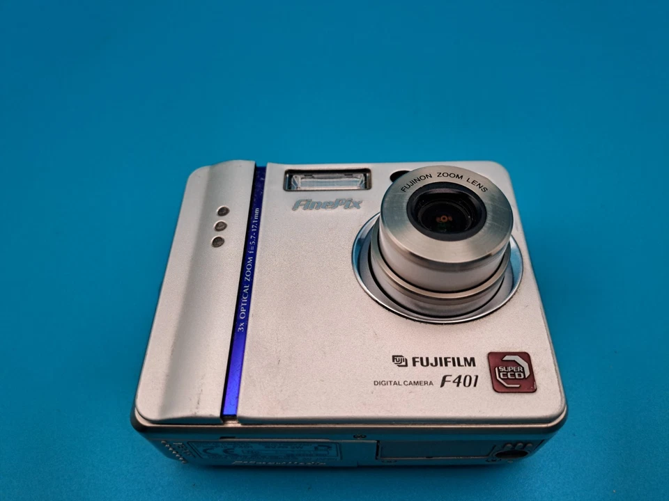 FUJIFILM FINEPIX F401 kompakt Digitalkamera Silber getestet gut - Bild 4 von 4