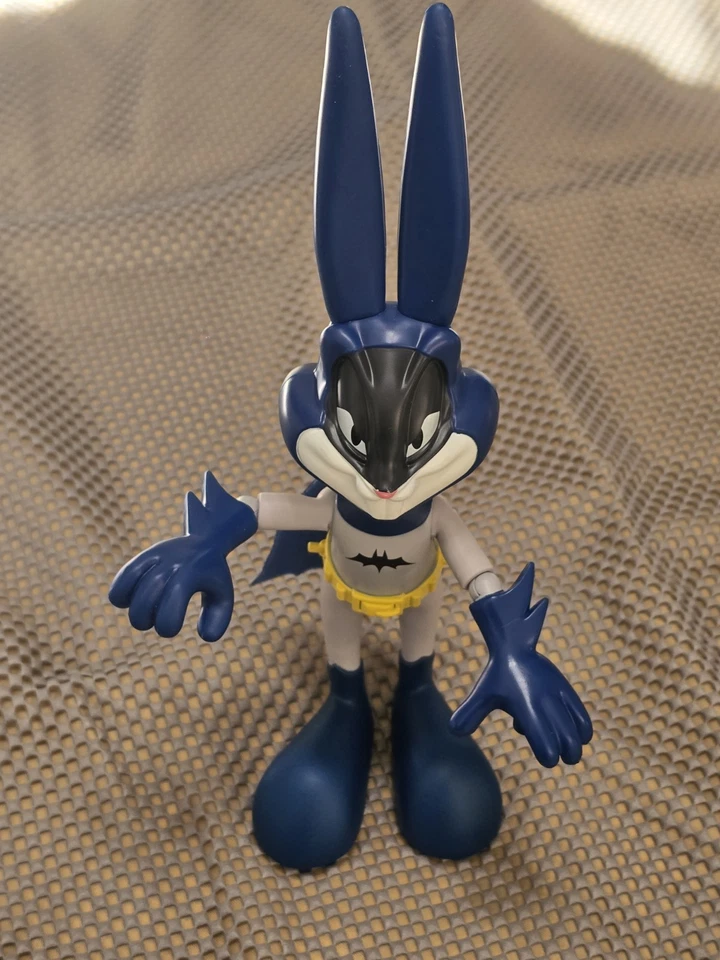 Figura de acción Bugs Bunny Batman, Beast Kingdom Dynamic Heroes 100 aniversario Foto 2 de 4