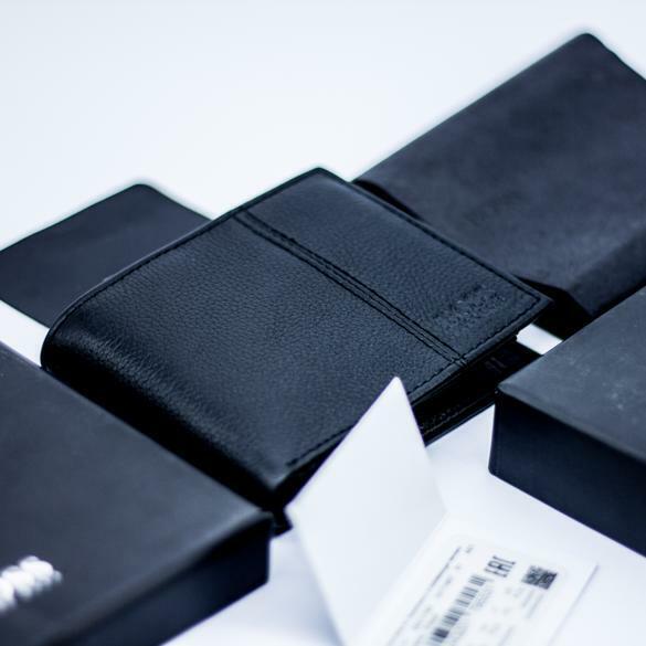 boss trifold wallet