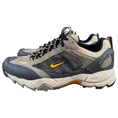 nike trek trainers