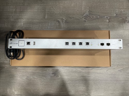 Ubiquiti Networks Unifi Security Gateway Pro 4 USG-PRO-4