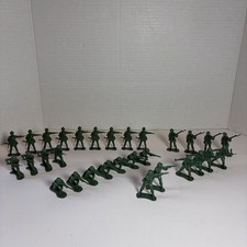 Vtg Plastic Green Army Military Men 6 Poses Lot Of 30