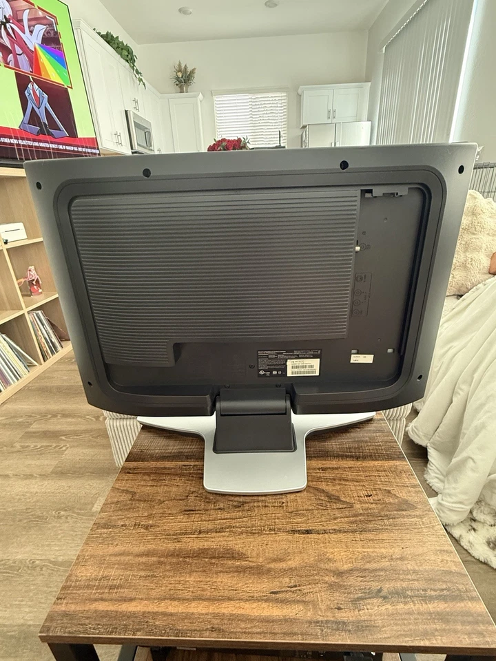 Magnavox 4:3 Retro LCD TV with Remote - 20MF605T/17 - Image 3 of 4