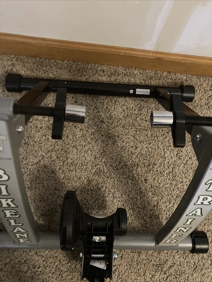 Entrenador de bicicleta - Convierte bicicletas en una bicicleta estacionaria de interior Foto 3 de 4